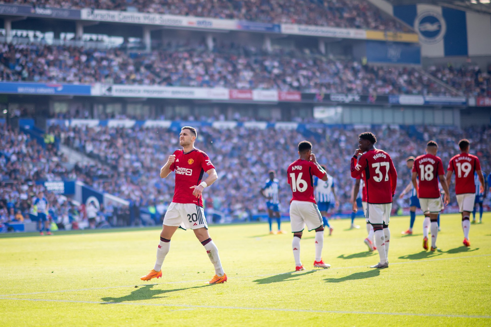 铁腕与怀柔并用！这样的滕哈赫C罗是斗不过的.