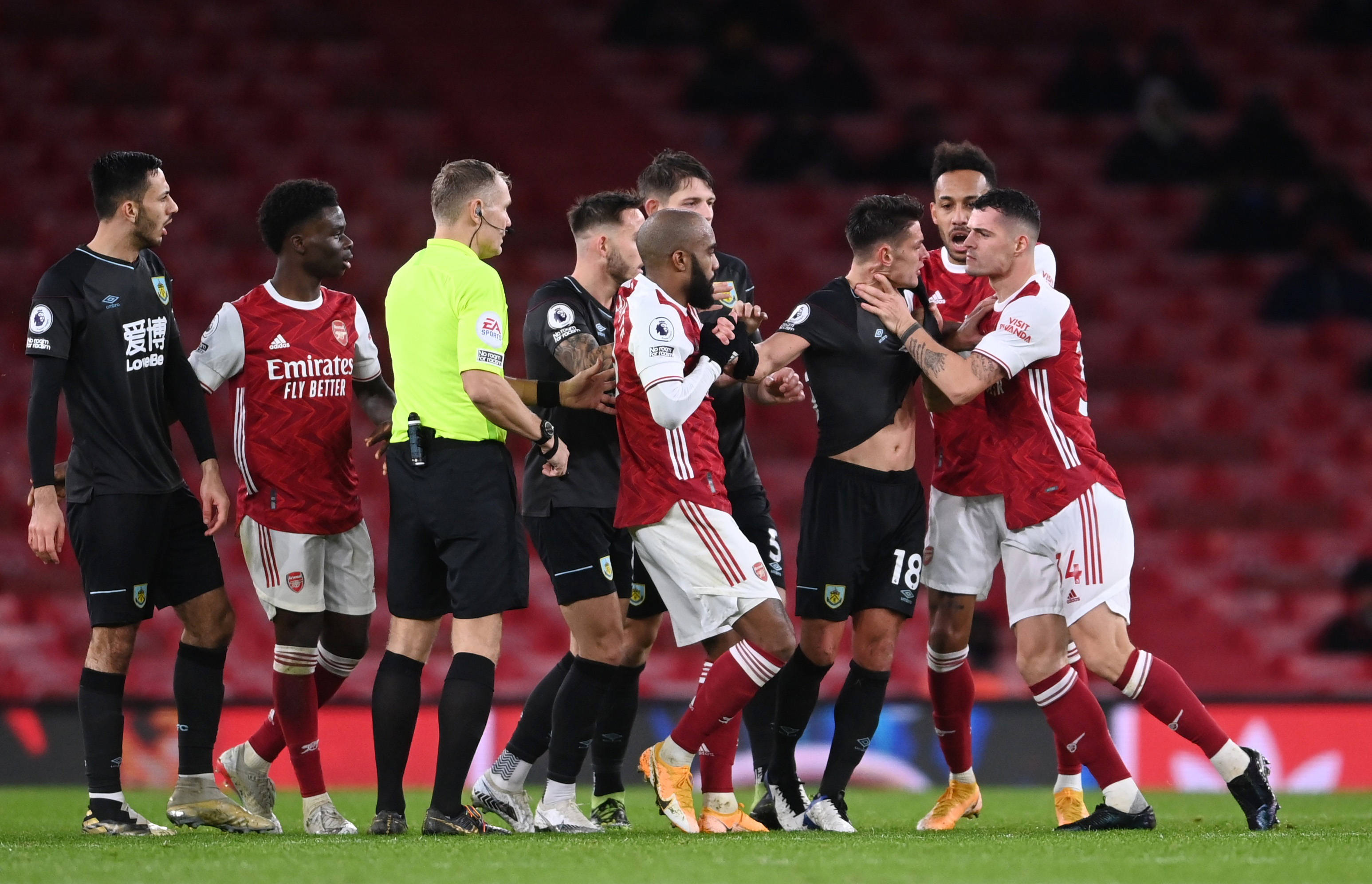 镜报：葡体未来48小时内将重启与枪手的谈判，仍坚持原有要价.